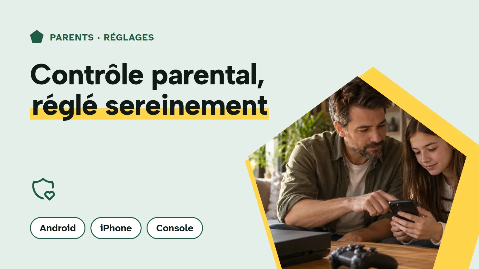 Couverture « Contrôle parental, réglé sereinement » : un père et sa fille règlent un téléphone, près d’une manette de jeu.